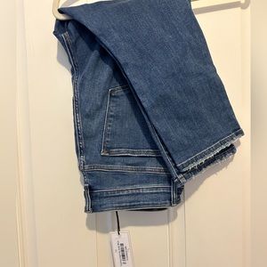 Judy Blue/skinny capri/Mid rise/frayed cuff/14W